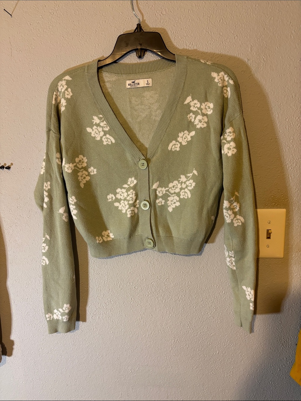 Hollister Sage Green Floral Cropped V-Neck Cardigan
